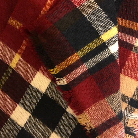 Warm, furry blanket scarf-LIGHTLY WORN - Picture 2 of 2